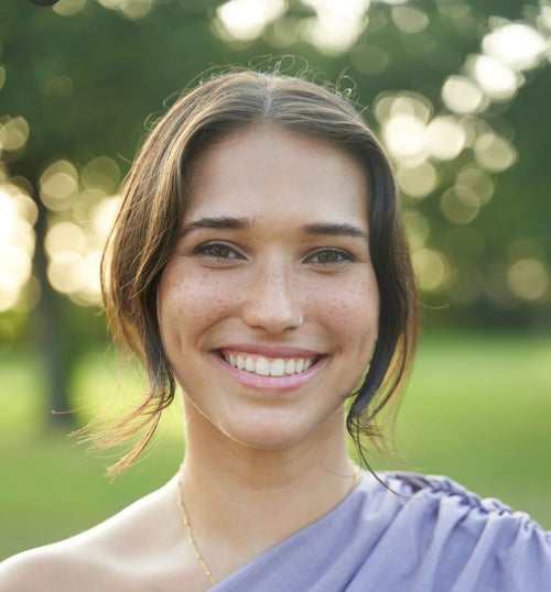 Rayna - Customer Care Specialist